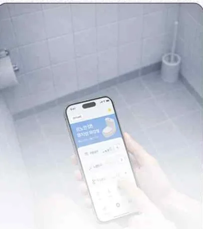 씻다 앱 리모컨 화면으로 비데를 조작하는 모습